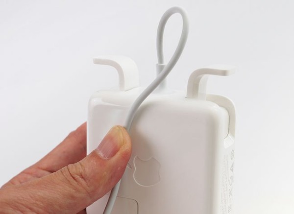 如何正确的缠绕收纳 MacBook 电源线 如何正确的缠绕收纳 MacBook 电源线