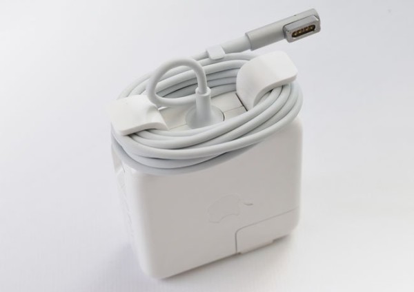 如何正确的缠绕收纳 MacBook 电源线 如何正确的缠绕收纳 MacBook 电源线